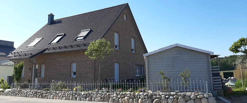 <a href="einfamilienhaeuser.htm">Einfamilienhäuser</a>